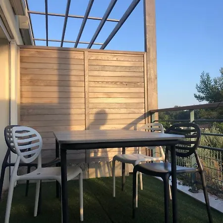 T2 Avec Piscine Et Terrasse Dans Arboree
