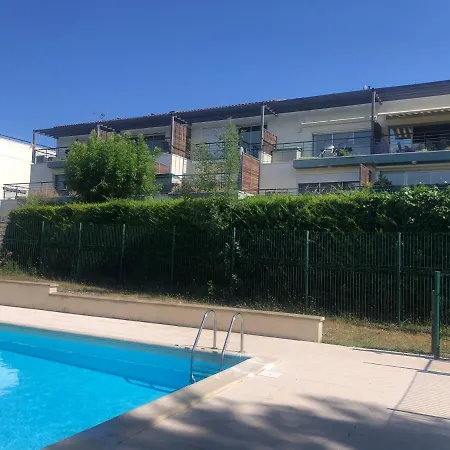 T2 Avec Piscine Et Terrasse Dans Arboree *
