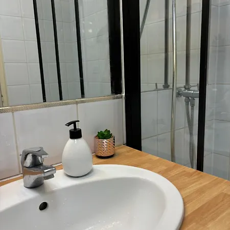 T2 Avec Piscine Et Terrasse Dans Résidence Arborée Appartamento *